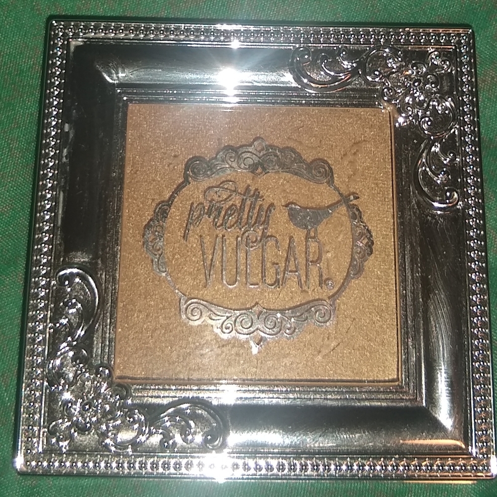 Pretty Vulgar shimmering swan highlighter